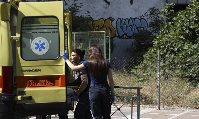 Καλαμπάκα: Καρφί 5 εκατοστών σφηνώθηκε σε κεφάλι άνδρα (pics)