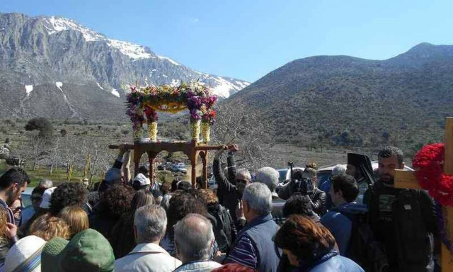 Μοναδική εμπειρία: «Στήνουν» Επιτάφιο σε υψόμετρο 1.120 μέτρα!