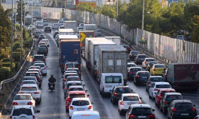 Κίνηση τώρα: «Κόλαση» ο Κηφισός - Μποτιλιάρισμα 9 χιλιομέτρων στην κάθοδο