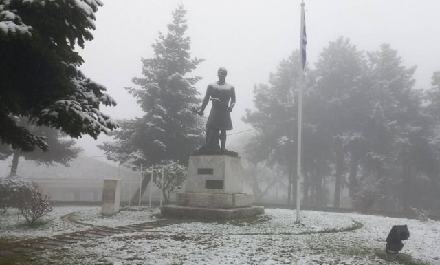 Λάρισα: «Στα λευκά» ορεινές περιοχές το πρωί της Μεγάλης Τρίτης
