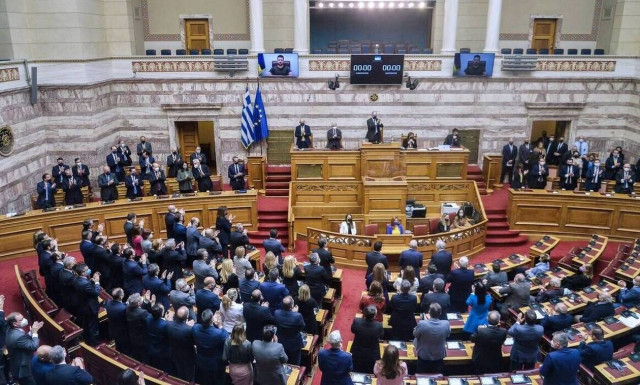 Ο μήνας των συνεδρίων, τα συνθήματα και η πολιτική μάχη πόρτα - πόρτα που μόλις ξεκίνησε