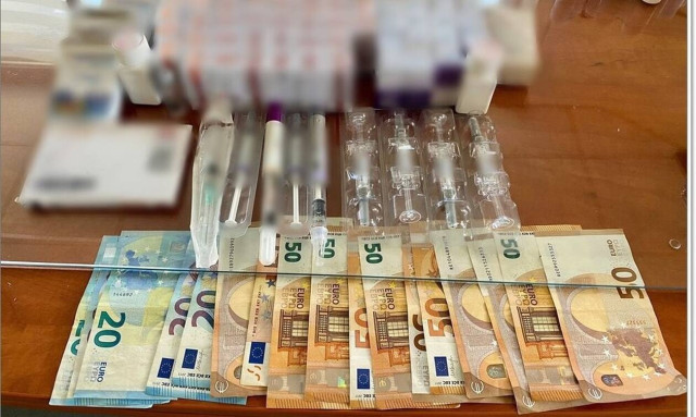 Police in Halkida dismantle group dealing in narcotics, anabolic drugs