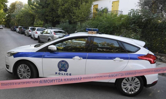 Αττική: Χειροπέδες σε ανήλικους που έκλεβαν αυτοκίνητα, σπίτια και καταστήματα