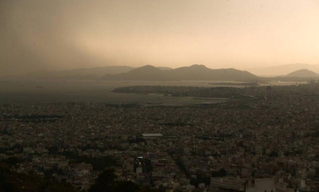 Καιρός: Με ηλιοφάνεια, σκόνη και άνοδο της θερμοκρασίας η Μ. Πέμπτη (21/4) – Πού θα βρέξει