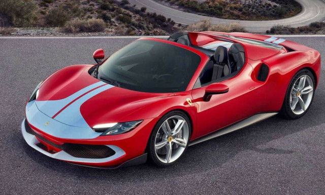 H Ferrari 296 GTS συνδυάζει ανοιχτή οροφή και 830 ίππους