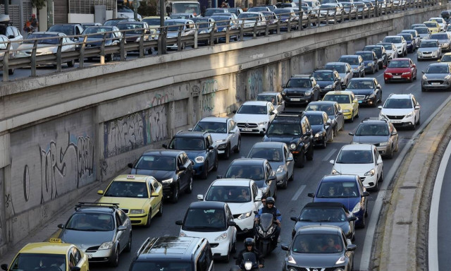 Κίνηση live: Καθυστερήσεις στην Κηφισίας, πού αλλού υπάρχουν προβλήματα