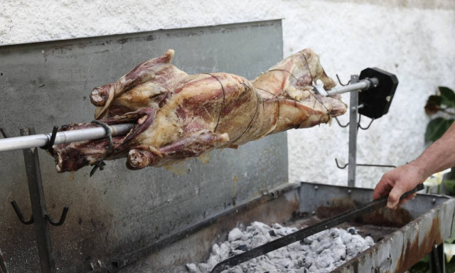 ΕΟΔΥ: Τι να προσέξετε για αυγά, αρνιά και κατσίκια πριν το πασχαλινό τραπέζι