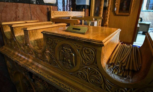 Άγιος Νικόλαος: Κουκουλοφόρος αδειάζει τα παγκάρια εκκλησιών - Καταζητείται από τις Αρχές