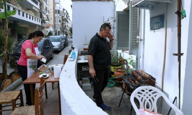 Έρευνα Newsbomb.gr σε συνεργασία με την Prorata: 6 στους 10 Πάσχα στο σπίτι τους