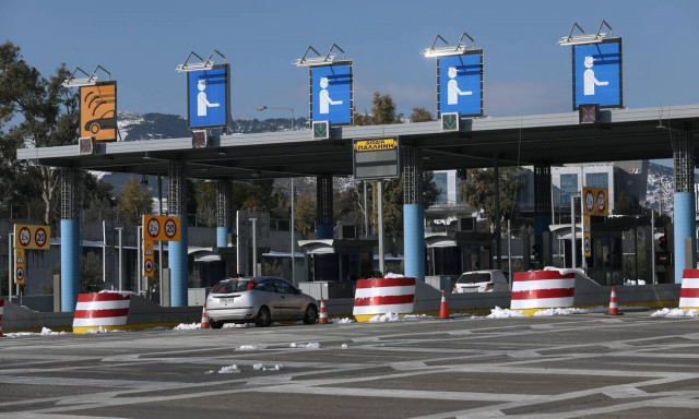 Έξοδος Πάσχα: Όπου φύγει... φύγει οι Αθηναίοι - Κίνηση στους δρόμους, ουρές στα λιμάνια