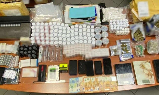 Επιχείρηση της ΕΛ.ΑΣ. στη Χαλκίδα για κύκλωμα που διακινούσε κεταμίνη και αναβολικά