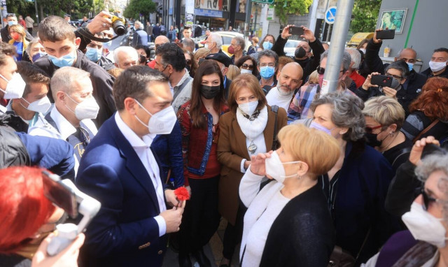 Αλέξης Τσίπρας: Κάθε Πάσχα και χειρότερα - Να αυξηθεί στα 800 ευρώ ο κατώτατος μισθός