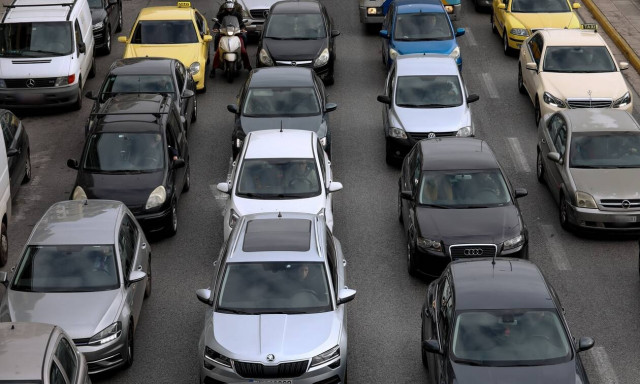 Κίνηση: Ταλαιπωρία και μποτιλιάρισμα στην Αττική Οδό