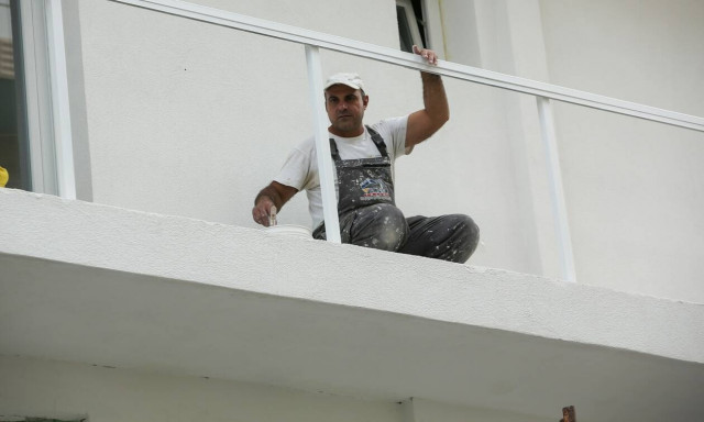 Η αύξηση του κατώτατου μισθού «αυλαία» για την αναπροσαρμογή αμοιβών, παροχών και συντάξεων