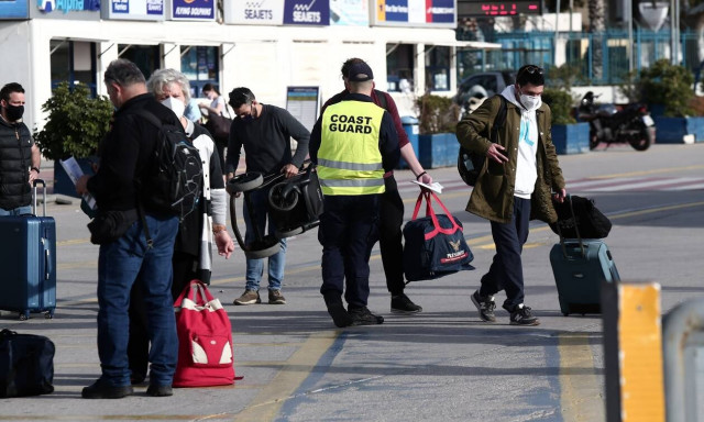 Έξοδος Πάσχα: Με 100% πληρότητα φεύγουν τα καράβια – 46.600 τα οχήματα που πέρασαν τα διόδια