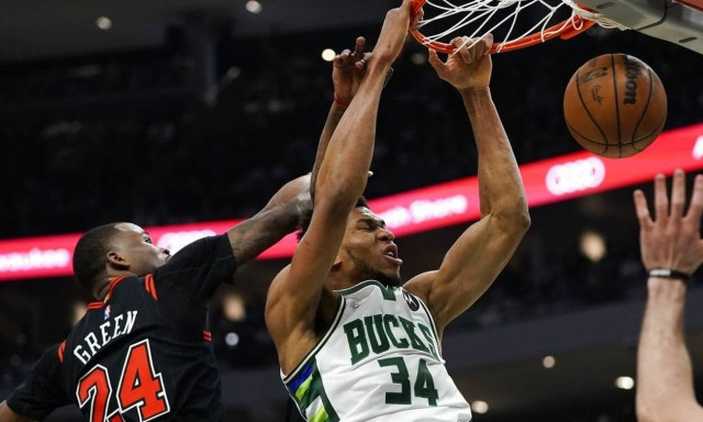 Γιάννης Αντετοκούνμπο: Έγραψε ξανά ιστορία – Το καλάθι που έσπασε άλλο ένα ρεκόρ του Καρίμ