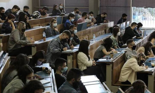 Κερδισμένοι από την αύξηση του κατώτατου μισθού οι ενήλικες εργαζόμενοι φοιτητές