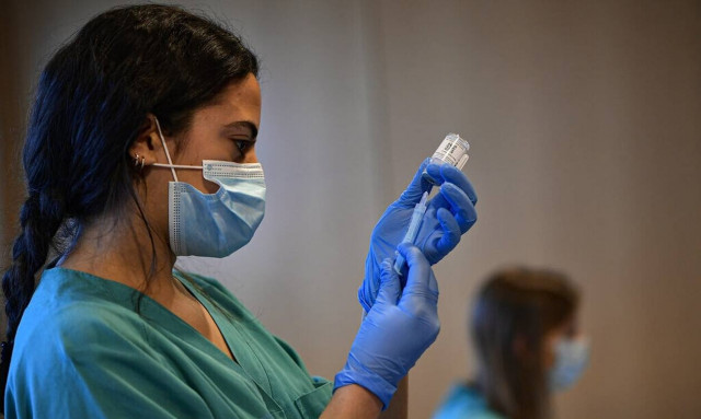 Ισπανία: Τριπλά εμβολιασμένη μολύνθηκε με δύο μεταλλάξεις κορονοϊού μέσα σε τρείς εβδομάδες