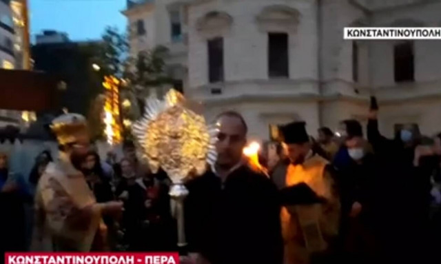 Στιγμές συγκίνησης στην Κωνσταντινούπολη με την περιφορά του Επιταφίου την Μεγάλη Παρασκευή