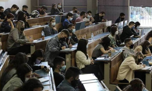 Αν κάποιος εργάζεται και σπουδάζει ταυτόχρονα, ο ΟΑΕΔ του προσφέρει ένα επίδομα που του  επιτρέπει ν