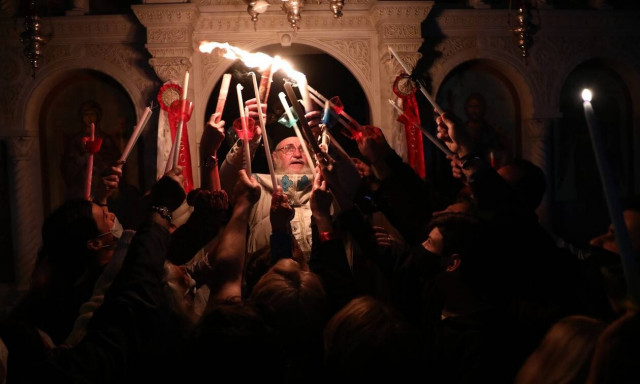 Live η ακολουθία της Ανάστασης: Έτοιμοι για το Χριστός Ανέστη όλοι οι Έλληνες