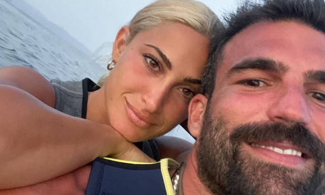 Ιωάννα Τούνη: Πάσχα στην Ναύπακτο με τον Δημήτρη Αλεξάνδρου μετά τον θάνατο της μητέρας της (vid)