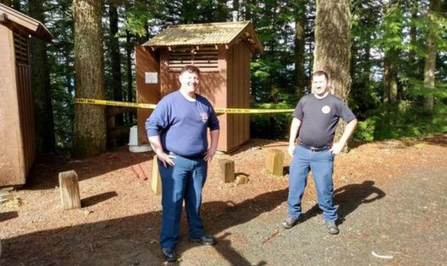 ΗΠΑ: Γυναίκα παγιδεύτηκε στην τουαλέτα στην προσπάθειά της να πιάσει το κινητό