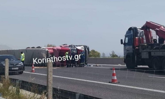 Aνατροπή νταλίκας στην Ε.Ο. Αθηνών-Κορίνθου, στο ύψος της Κινέτας