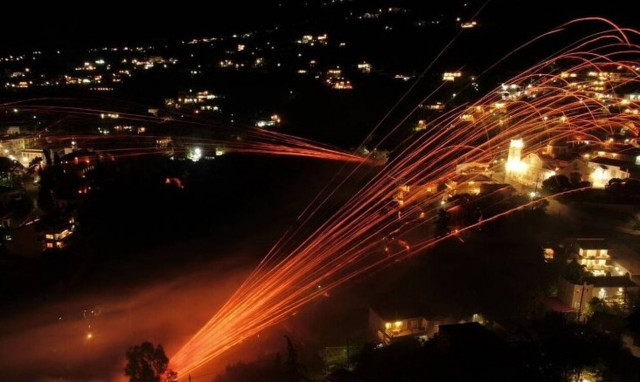 Πάσχα 2022: Επέστρεψε στη Χίο ο ρουκετοπόλεμος πιο εντυπωσιακός από ποτέ