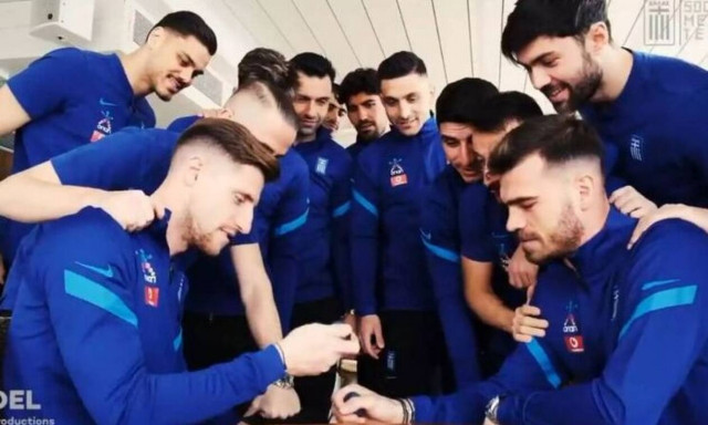 Εθνική Ελλάδας: Τσούγκρισμα αυγών και πασχαλινές ευχές από τους διεθνείς