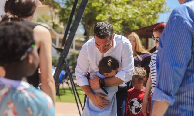 SYRIZA leader spends Easter Sunday at SOS Children's Villages in Vari