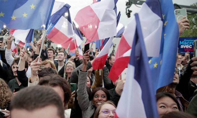ΣΥΡΙΖΑ: Μήνυμα υπέρ της δημοκρατίας αλλά και προειδοποίηση η νίκη Μακρόν και η ήττα της Λεπέν