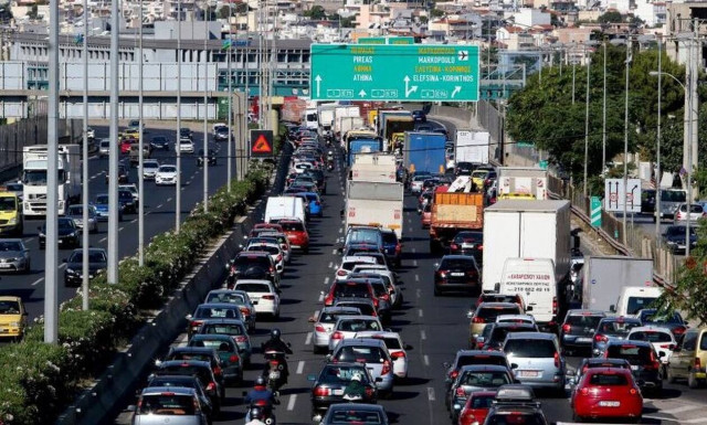 Πάσχα 2022: Το ρεκόρ στην έξοδο φέρνει ανησυχία για την επιστροφή – Σε ισχύ τα μέτρα της Τροχαίας