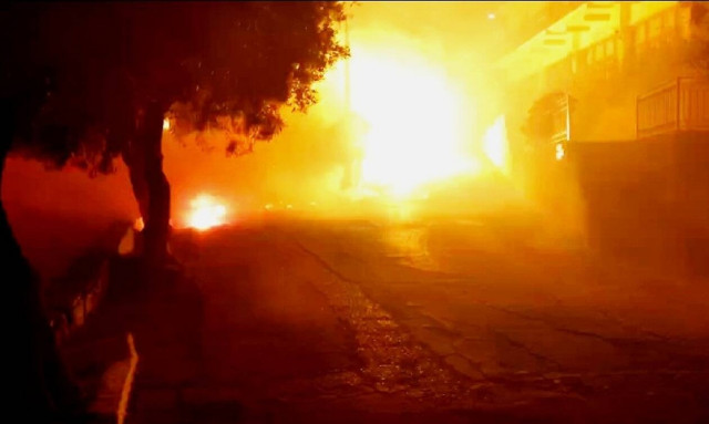 Στο Ανδρώνι της Λήμνου η πιο εκρηκτική Ανάσταση - «Φωτιά» από τα πυροτεχνήματα