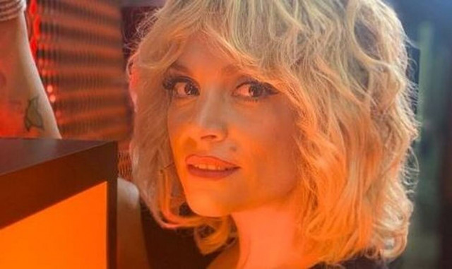 Ελεονώρα Ζουγανέλη: Ανέβηκε στον άμβωνα κα έψαλε το «Χριστός Ανέστη» σε εκκλησία στις Σπέτσες