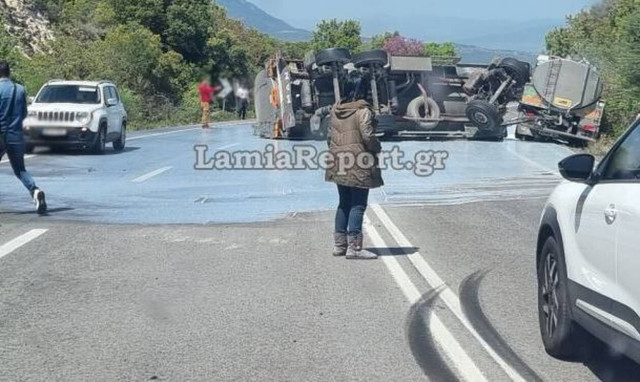 Φθιώτιδα: Ανατροπή βυτιοφόρου - 17 τόνοι γάλα χύθηκαν στο δρόμο