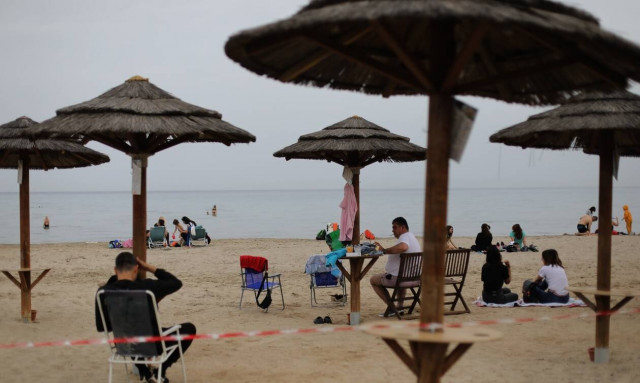 Καιρός: «Καλοκαίρι» σήμερα αλλά με παγωμένες θάλασσες – Δείτε χάρτες