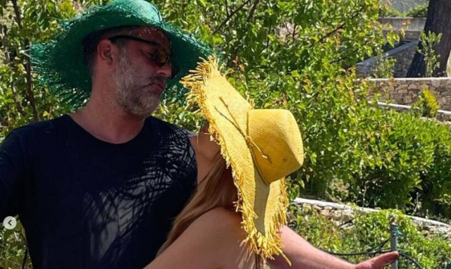 Δέσποινα Βανδή: Πάσχα με τον Βασίλη Μπισμπίκη – Για πρώτη φορά τον αποκαλεί δημόσια «αγάπη μου»