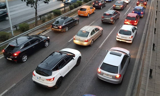 Αυξημένη η κίνηση στην Αθηνών-Κορίνθου, επέστρεψαν στην Αττική 75.444 αυτοκίνητα