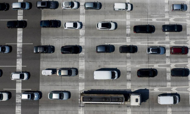 Κίνηση στους δρόμους: Κορυφώνεται η επιστροφή των Αθηναίων - Πού υπάρχουν προβλήματα