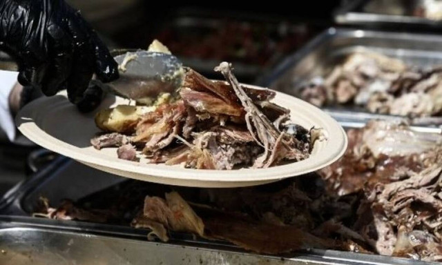 Κρύο αρνί, αυτή η παράνοια κάθε Δευτέρα του Πάσχα