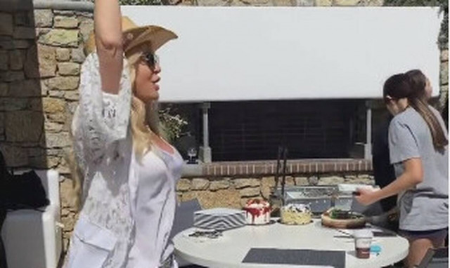 Μαρίνα Πατούλη: Ο ξέφρενος χορός στην Μύκονο