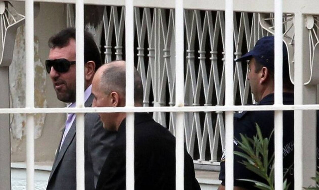 Εκτέλεση Σκαφτούρου: «Γάζωσαν» την αυλή με 15 σφαίρες από Καλάσνικοφ -  Πώς έγινε η επίθεση