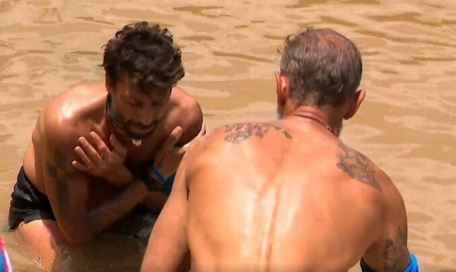 Survivor: Τα αστεία του Ατζούν και ο χαμός στο Twitter με τον τραυματισμό του Κωνσταντίνου Εμμανουήλ