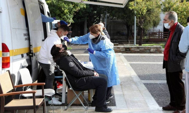 Κρούσματα σήμερα: 4.727 νέες μολύνσεις ανακοίνωσε ο ΕΟΔΥ –  41 θάνατοι, 267 οι διασωληνωμένοι