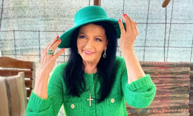 Ζωζώ Σαπουντζάκη: Σε ηλικία 88 ετών χορεύει το «Που ‘σαι Θανάση» (video)