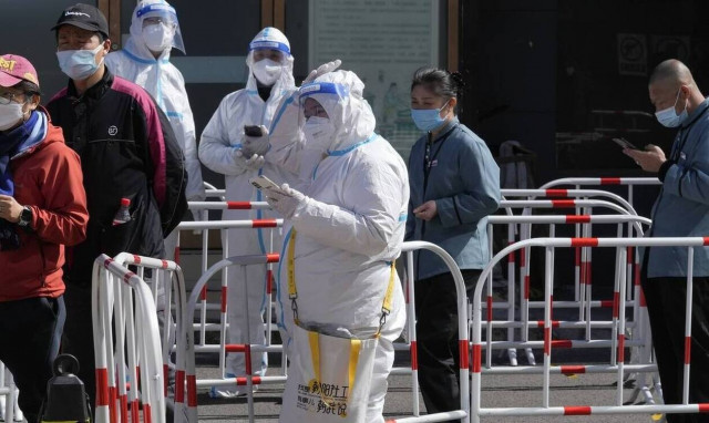 Kορoνοϊός: Μαζικά τεστ στο Πεκίνο - Aφόρητο το lockdown στη Σανγκάη