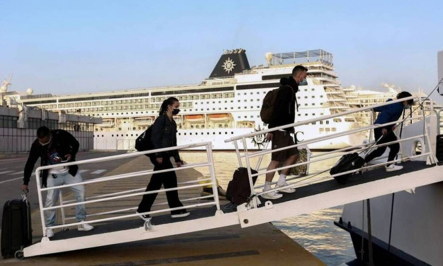 Passenger traffic in the ports of Attica up compared to last year