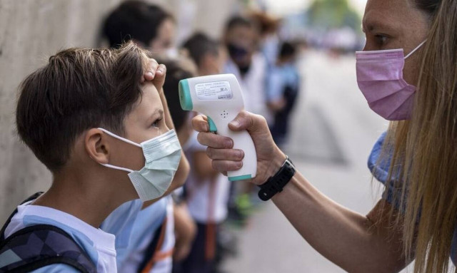 Κορονοϊός: Αλλάζει η διαχείριση της πανδημίας στην Ευρώπη - Όλα τα νέα μέτρα της Κομισιόν