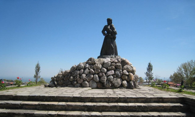 200 χρόνια από το άγνωστο ολοκαύτωμα της Νάουσας